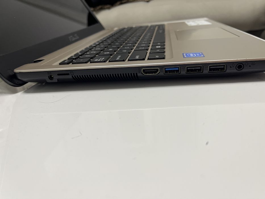 Laptop Asus VivoBook 15