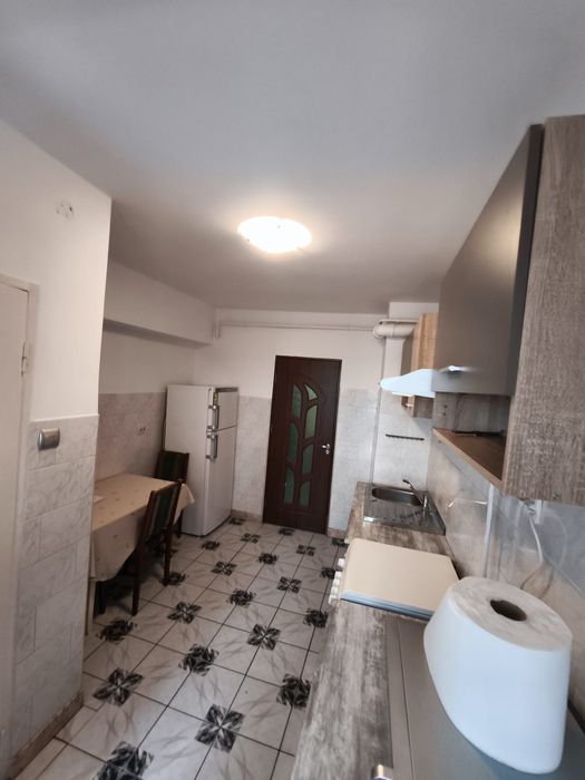 Închiriez apartament cu 2 zona Potcoava de aur ,BR-uri