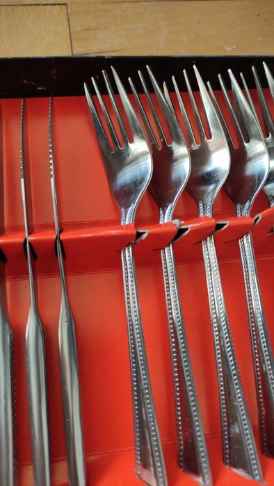 Комплект прибори за хранене