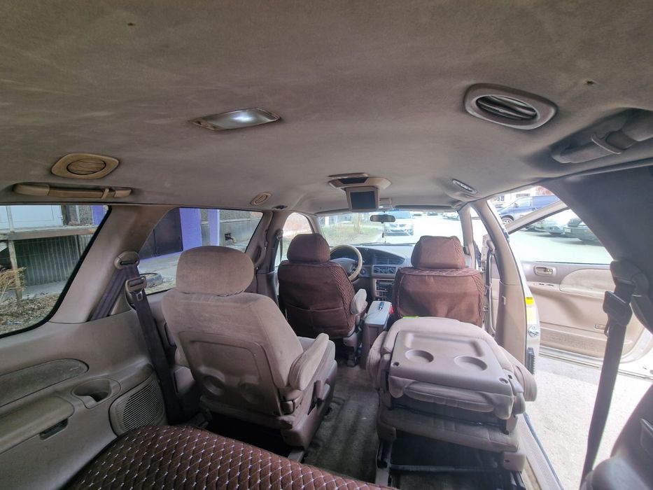 Продам  машину  таета сиена