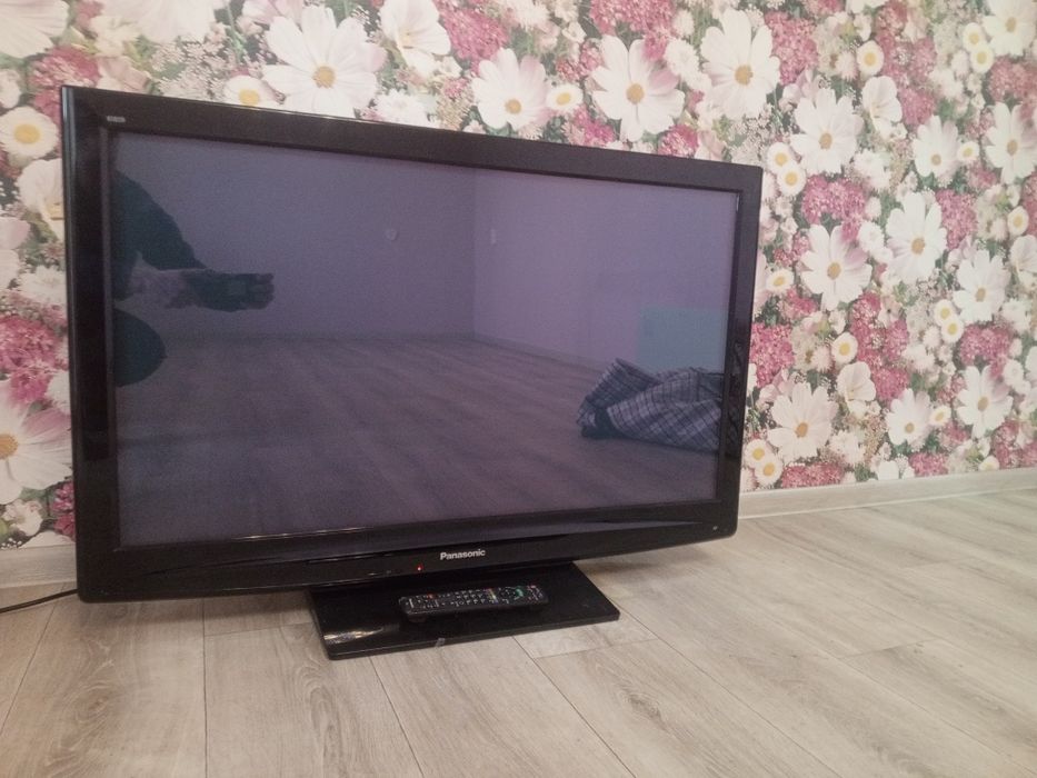 Панасоник 95 см диагональ + пульт.