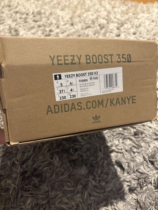 Yeezy 350v2 black