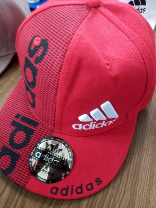 Kрасива шапка  Adidas