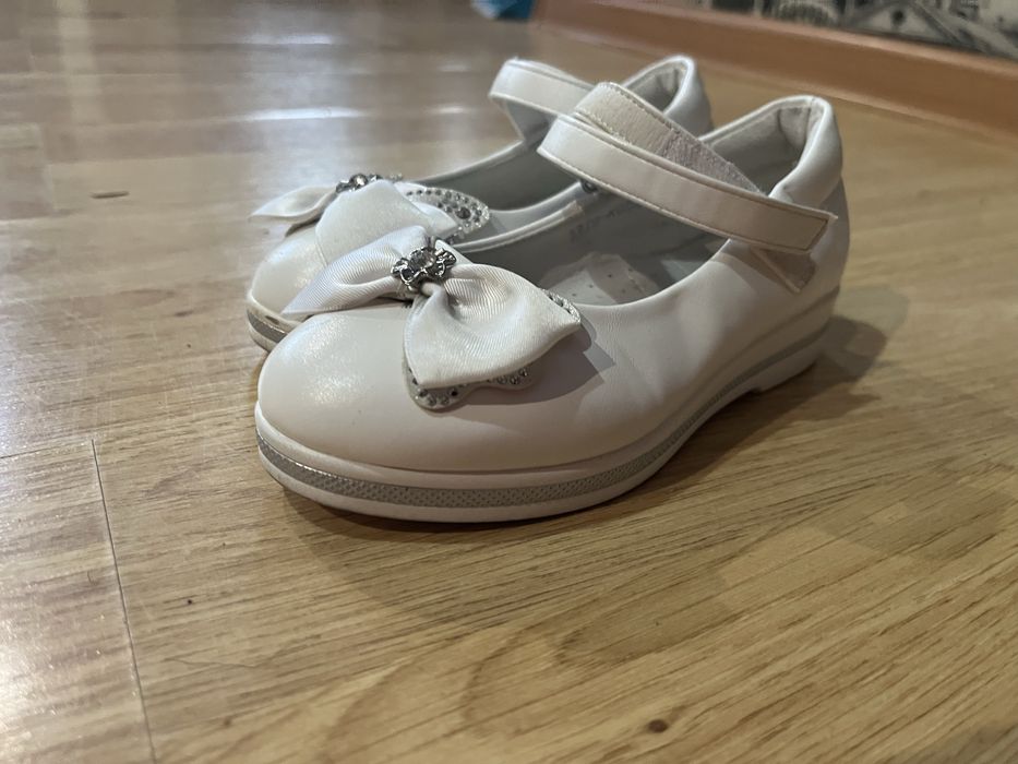 Продам детские туфли