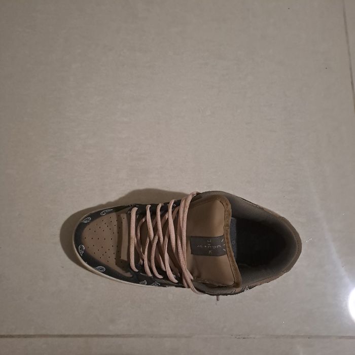 Продавам jordan 4 travis scott 1 I travis scott lol