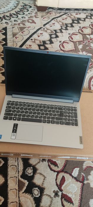 Lenovo 

RAM: 4GB

Storage: 256GB SSD

G