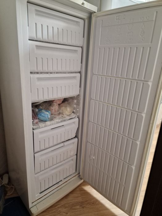 Морозильник вертикальный