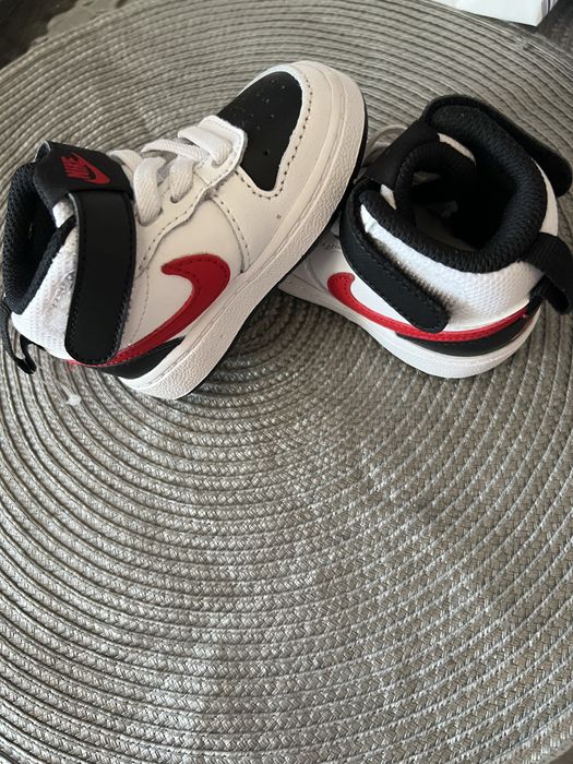 Vând adidasi Nike