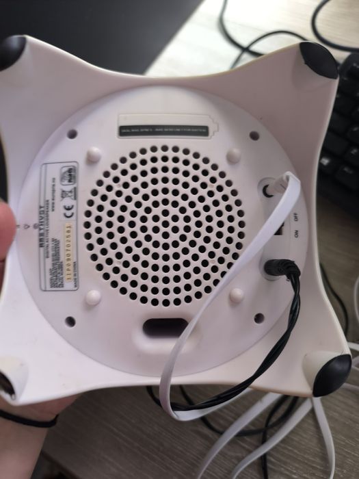 Boxă cu conectare prin cablu