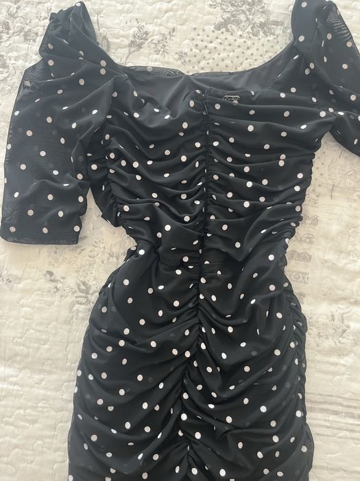 Рокля в черно на бели точки  Guess