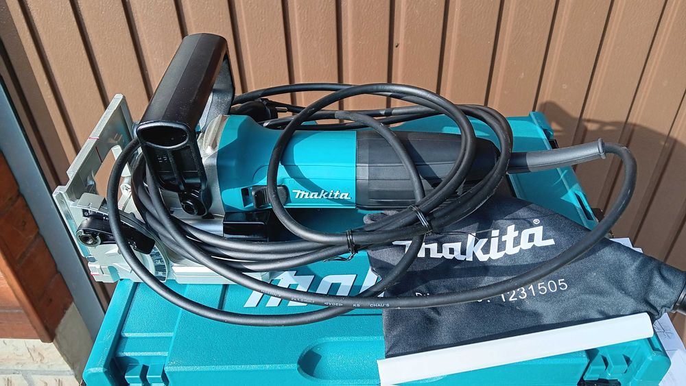 MAKITA PJ7000J Masina de frezat nuturi 700 W, Absolut NOU