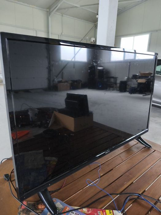 Tv 84 cm diagonală folosit 2 luni .se oferă probă și garanție