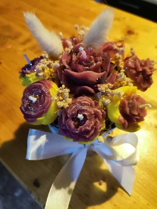 Изработка на букети от ароматни  соеви свещи, различни цветове