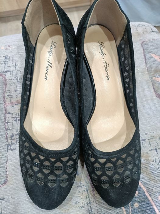 Продам туфли замшевые 37 размер на широкую ногу в отличном состоянии