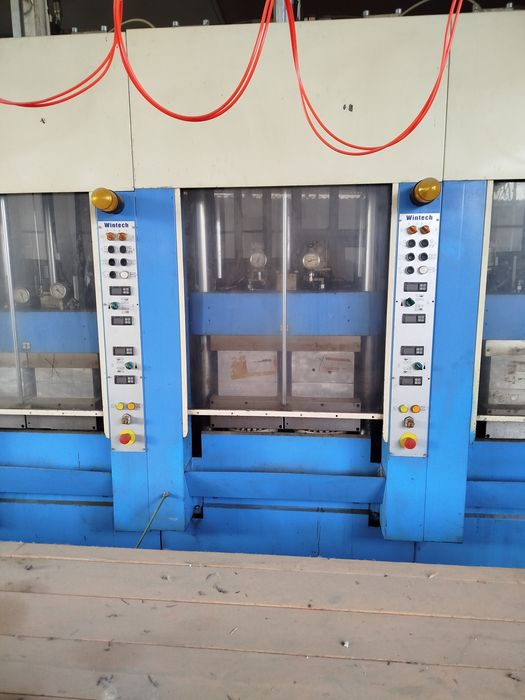 Литьевая машина для производства обуви из ЭВА.