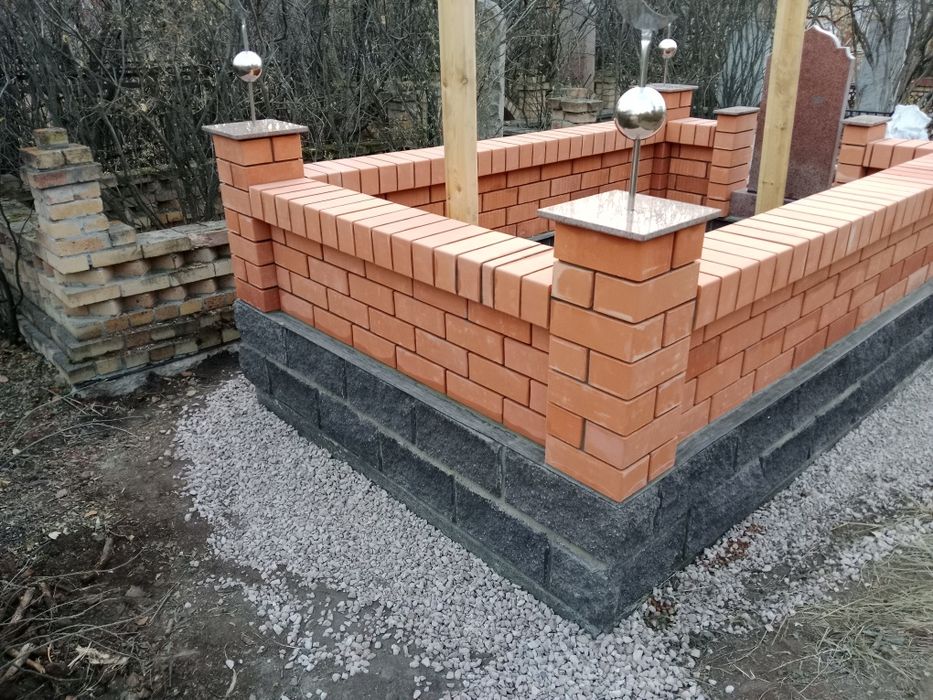 Каменщик строию мазары