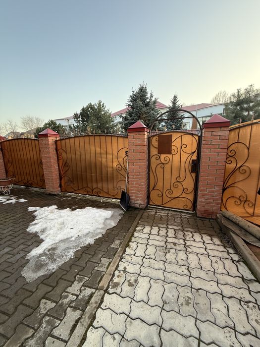Самал 3 ,220кв/м монолит таунхаус