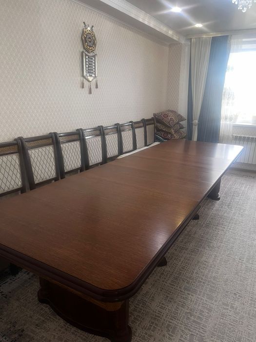 Продается стол и стулья
