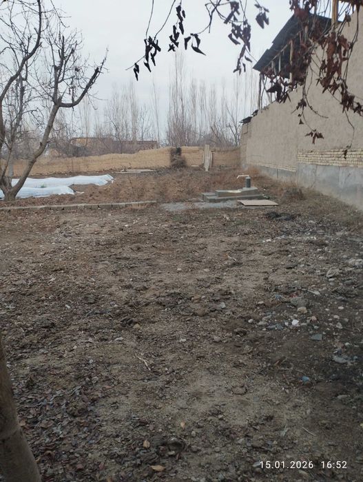 Uyimdan boʻsh yer sotiladi.