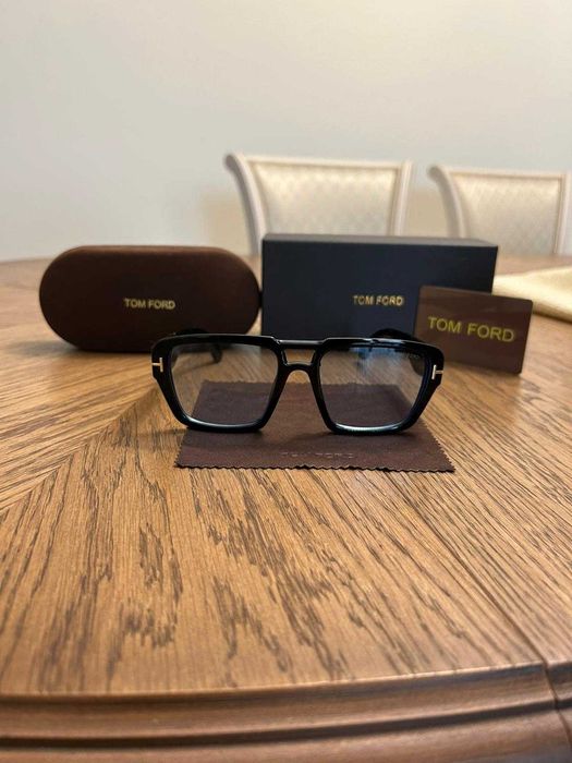 Ochelari Tom Ford TF | Ramă neagră | Compleți: Cutie + Toc + Lavetă + Card