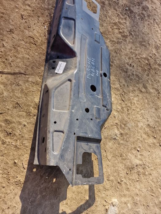 Porsche Macan 2019 задна престилка,маска,вътрешна част