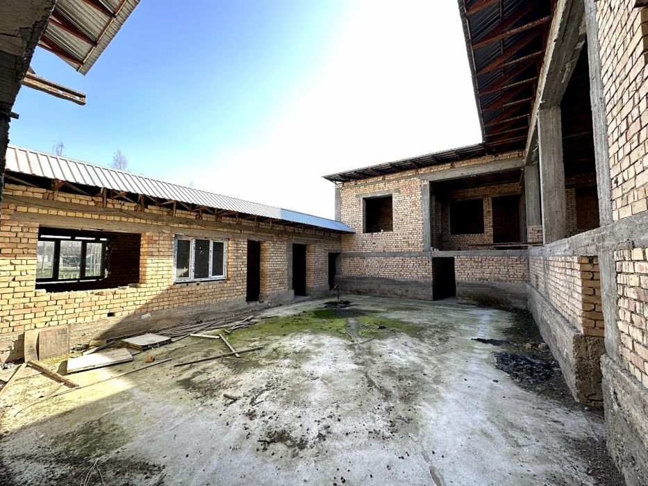 Уй (ховли, участка) сотилади 10 соток 12 та хона, каробка холатида