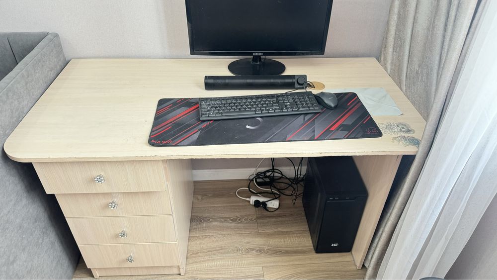 Компьютерный стол
