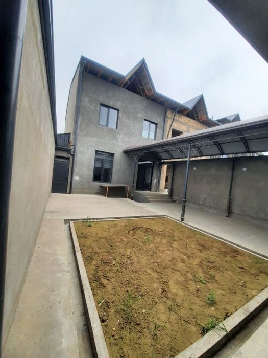 Srochna sotiladi 2ta yonma yon uchastka