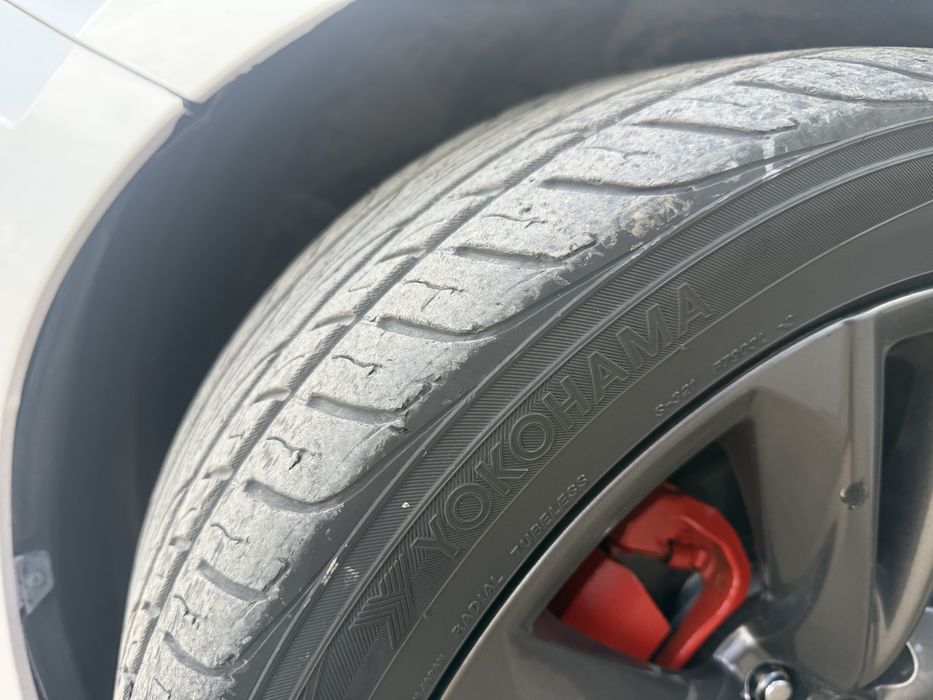 Продам шины Yokohama 245/45/19