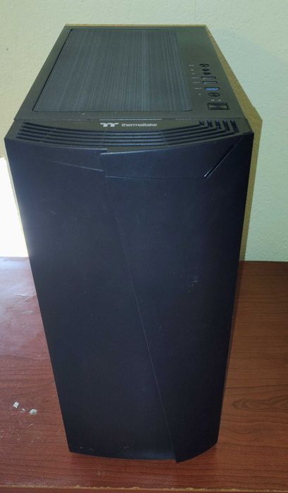 Настолен компютър,потходящ за игри и работа.