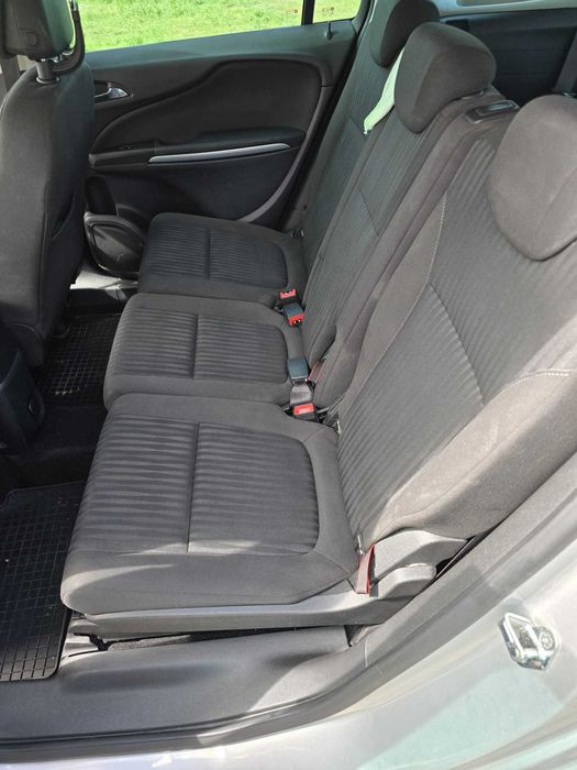 Vând Opel Zafira