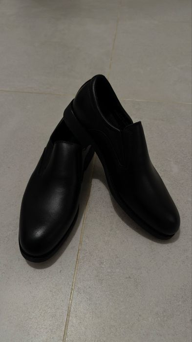 Продам Туфли мужские кожаные новые 40 размер