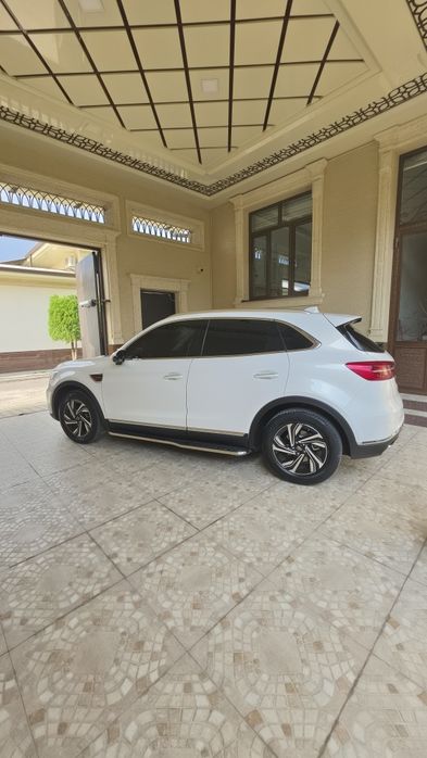 Hongqi Hs5 FWD sotiladi