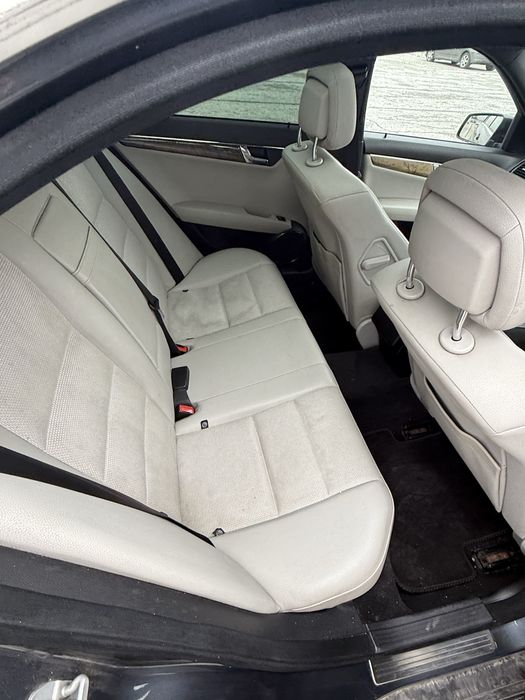 На части w204 Мерцедес C220 CDi Автомат / Панорама