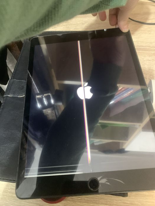 Айпад 9 полоска на экране