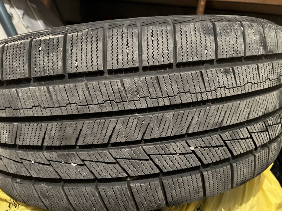 Всезони гуми M+S SUPERIA BLUEWIN UHP3 XL 275/45 R20
