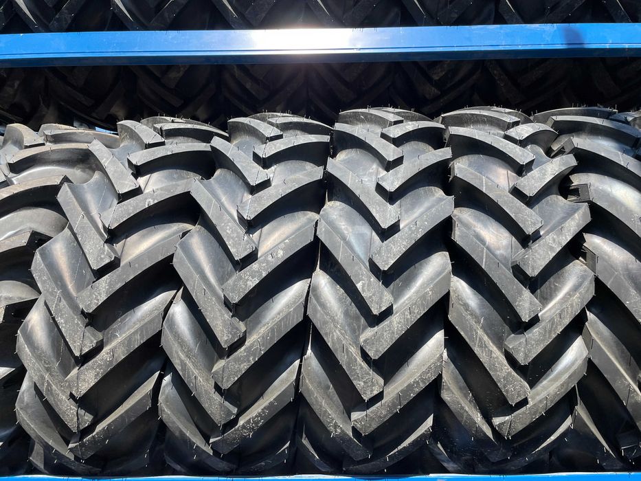 Marca TATKO 14.9-28 cu 8 pliuri pentru tractor spate anvelope noi