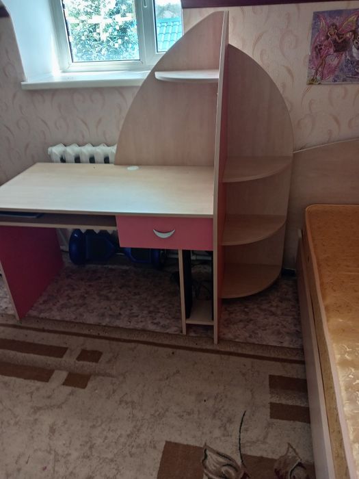 Продам детскую мебель с кроватью