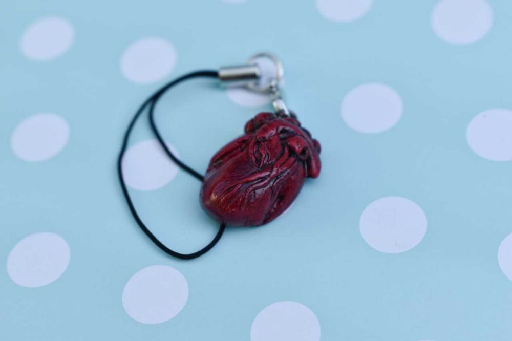 Брелок из полимерной глины в виде сердца