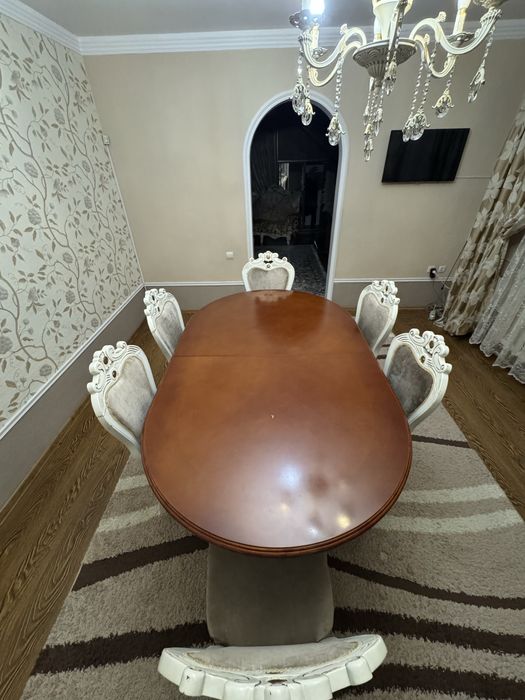 Стол со стульями