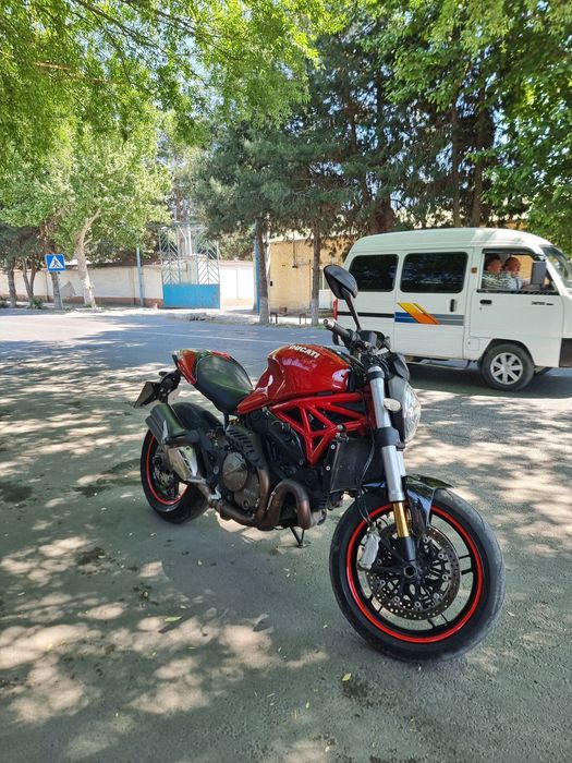 Ducati monster 821