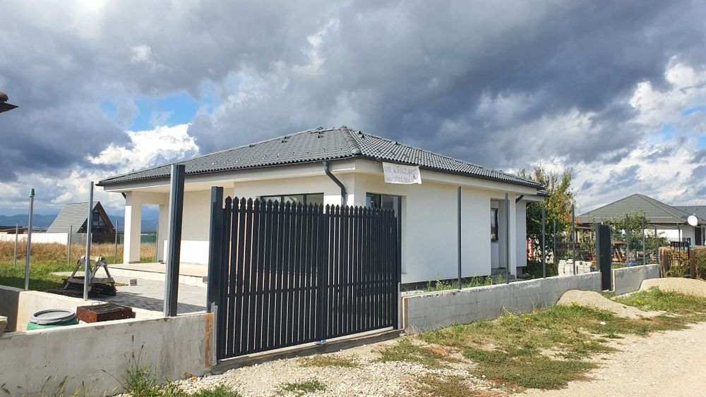 Proprietar vând casă.