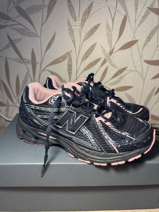 new balance 1906 black/pink