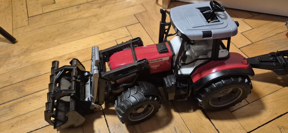 Tractor Massey Ferguson 7480 cu încărcător frontal și remorcă lemn - B