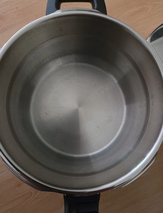 WMF Perfect pro 4,5l Тенджера под налягане произведена в Германия
