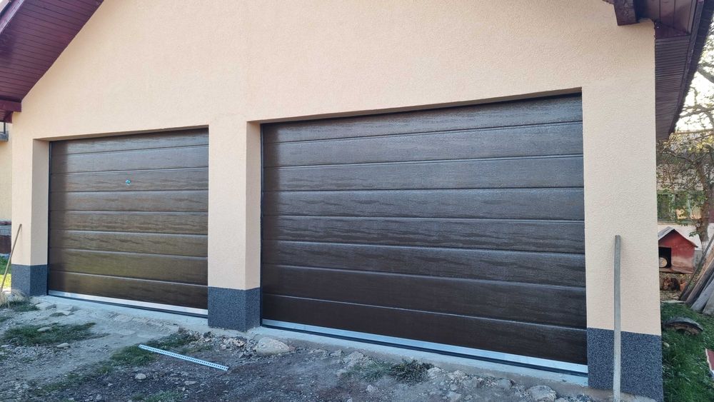 uși de garaj cu panou vitrat si pietonala