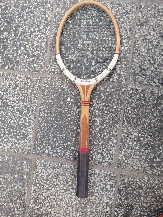 Стара дървена ракета за тенис