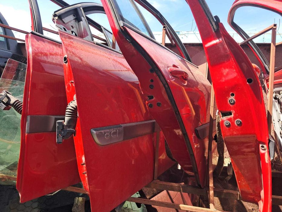 Renault Megane 2 hatchback, usa usi portiere, geam, geamuri, coltare.