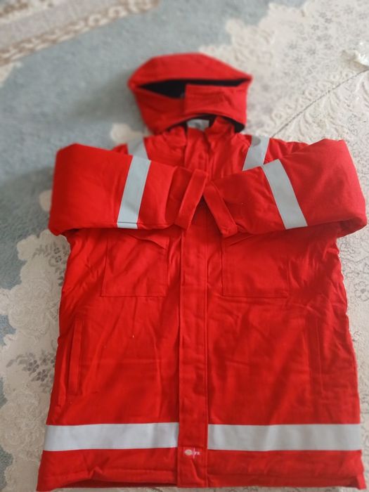 Продаётся комплект комбез ботинки куртка