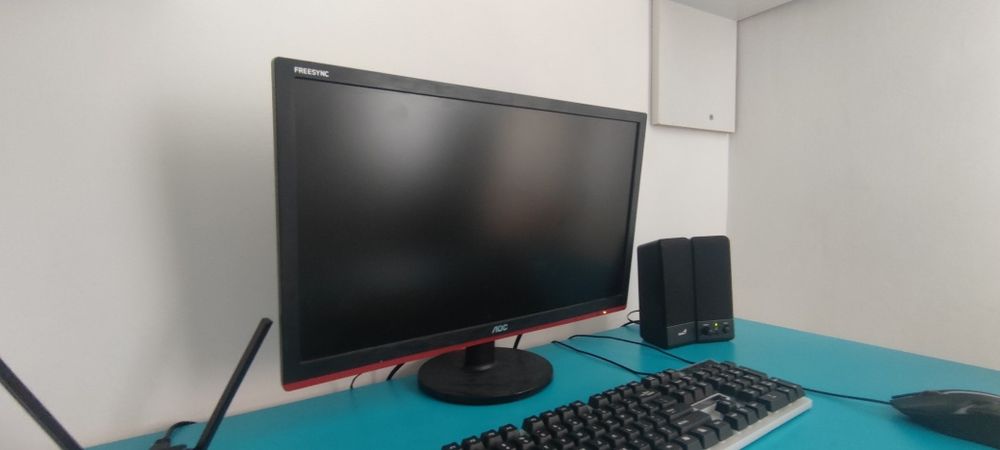 Calculator gaming+ monitor + maus + tastatura + wifi adaptor